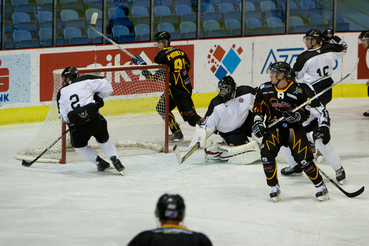KHL Mladost vs HK Partizan 22102011 0019